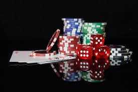 55MMR PG Soft Mahjong Ways Fortune Tiger Slots Myanmar ကစားသမားများ မိုဘိုင်းဖုန်းဖြင့် ကစားနေသောမြင်ကွင်း